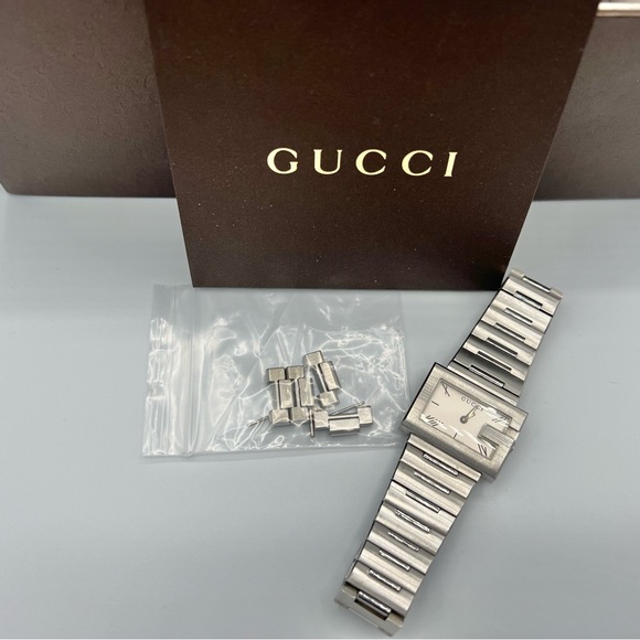 Authentic Gucci women’s watch. Color- Matte Silver. OS - Picture 4 of 7